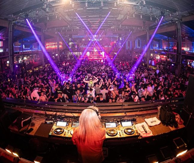 contratar dj profesional